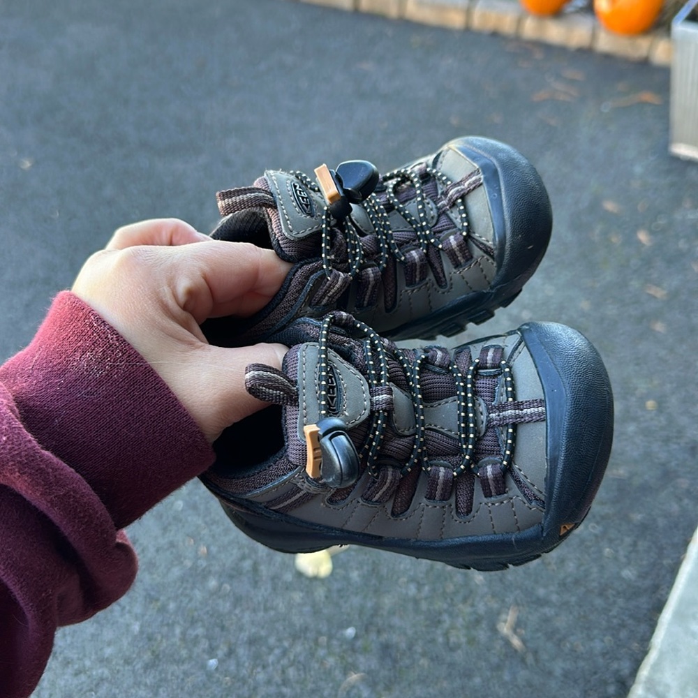 Toddler Keen Shoes size 7